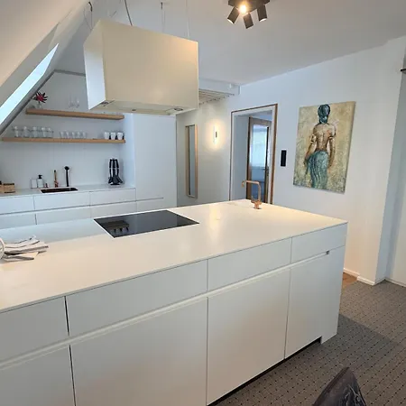 Grosse In Zentrumsnaehe 4 Schlafz Whg Mit Voll Ausgestatteter Kueche & Stellplatz *