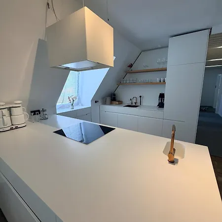 Grosse In Zentrumsnaehe 4 Schlafz Whg Mit Voll Ausgestatteter Kueche & Stellplatz * Augsbourg