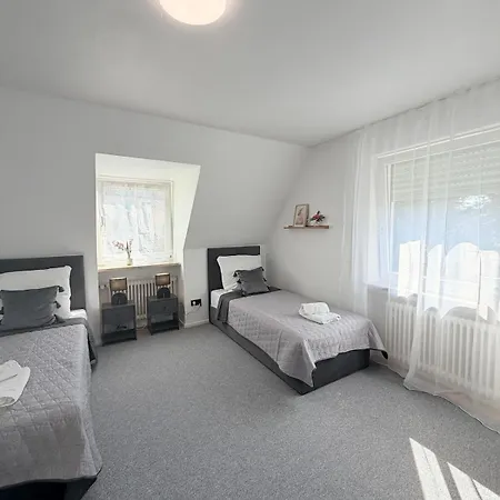 Grosse In Zentrumsnaehe 4 Schlafz Whg Mit Voll Ausgestatteter Kueche & Stellplatz Appartement *