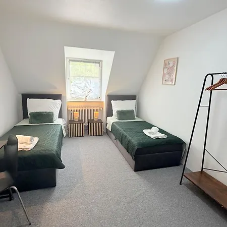 Grosse In Zentrumsnaehe 4 Schlafz Whg Mit Voll Ausgestatteter Kueche & Stellplatz Appartement *