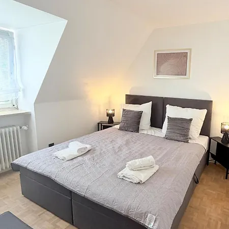 Grosse In Zentrumsnaehe 4 Schlafz Whg Mit Voll Ausgestatteter Kueche & Stellplatz * Augsbourg