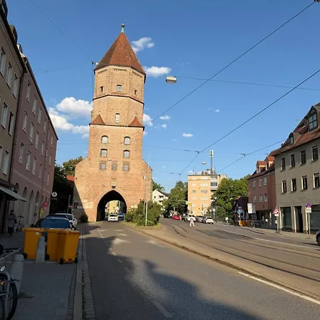 Grosse In Zentrumsnaehe 4 Schlafz Whg Mit Voll Ausgestatteter Kueche & Stellplatz Appartement